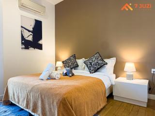 SkyPool KLCC 2BR Platinum Suite D33F with Netflix - 6