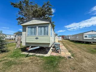 Lovely Caravan At Valley Farm Holiday Park, Sleeps 8 Ref 46127V - 1