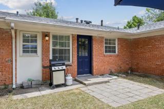 Boho Bungalow near DFW Airport - 1
