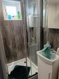 Peaceful garden guesthouse, Sleep 4, Parking, Private entrance, SuperFast Wifi - 3