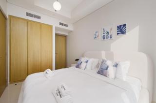 Skyline Elegance - 2BR High floor - 5min Dubai Mall - 1