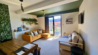 The Gallery - Town Centre - Beach 5 Minute Walk - Superfast WiFi - Outdoor Terrace - Sleeps up to 6 - Netflix - Contractor Friendly - Short & Long Stays - Coffee Machine - Bournemouth - 8