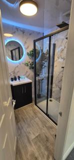 2 Bed Tamebridge and Bescot Train Station M5 M6 J9 and J7 - - 3