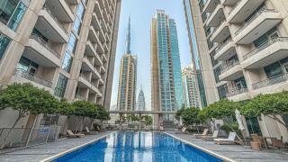 Chic Studio Apartment, Pool and Balcony, Steps to Burj Khalifa - 0