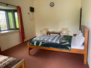Budget Rooms with Garden by Galiyat Inn Balakot - Bālākot - 6