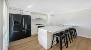 Marshfield Manor - BRAND NEW with 4 BEDROOMS and CLOSE TO CBD AND SPORTING COMPLEX - Mudgee - 4