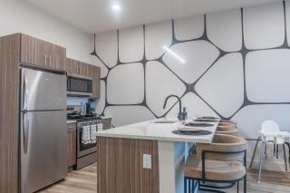 Luxury Lookout with NYC view, 2BR plus Free Parking, Sleeps 8, 20 Percent Off - East Orange - 5