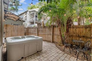 Courtyard Flat - City Center Walk to Everything - 0