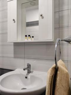 Coastal Comfort - Spacious 1-Bedroom Stay - Lezhë (Alessio) - 8