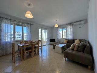 Coastal Comfort - Spacious 1-Bedroom Stay - 0