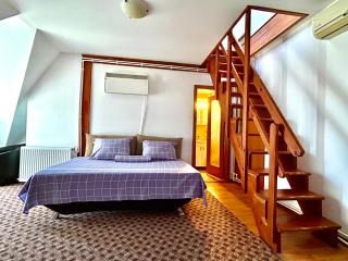 Casa Cu Stuf Olimp - Douăzeci şi Trei August - 4