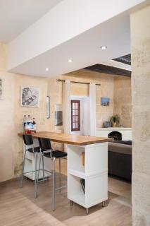 Quaint Ground Floor Apartment by the Sea - 4