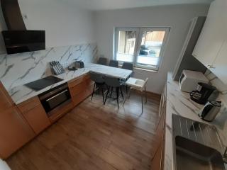 Erdgeschoss 75 m2 Großer Parkplatz WLAN Terrasse 30 m2 Übernachtung Unterkunft - - 9