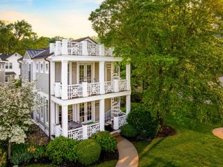 Rooftop Balcony, Lake Views, Pool and Walk to Town - Saugatuck - 0