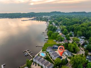 Rooftop Balcony, Lake Views, Pool and Walk to Town - Saugatuck - 3