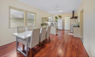 Queen Bed Shared Bath, 5BR Home In Beenleigh For 2 Bedroom1 - Beenleigh - 6