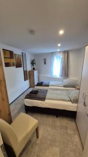 Volkspark-3-Zimmer-Wohnung-4 Betten-Mainz - 1