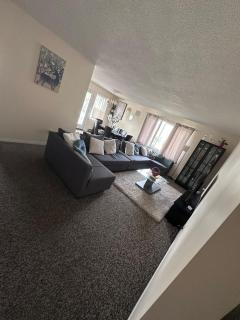 Maddy's Place - Oshawa - 7