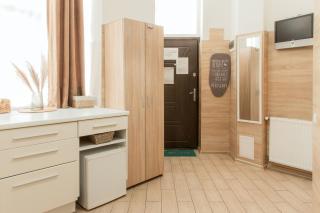 Невелика квартира з ремонтом в центрі - Lviv - 1