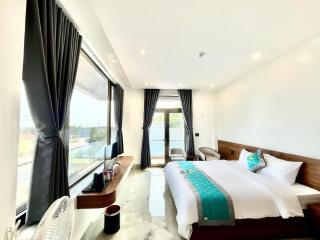 The Moon Hotel - 4