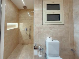 Cleopatra Suite Pyramids View jacuzzi and balcony - 7