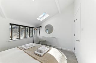 The Chatsworth Loft - 6