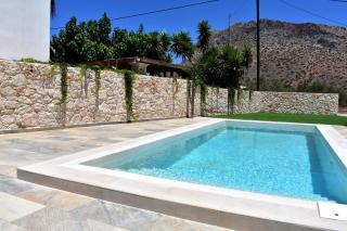 The Well, Stavros - Stavros - 3