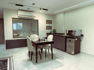 Nefertiti Studio With Bathtub Pyramids View - 3