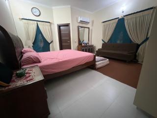 Stylish Accomodation in Bahria Town Karachi - Karachi - 0