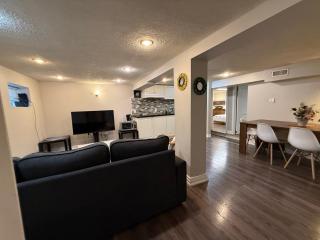 NORTH TORONTO - 2 Bdrm With WiFi and Parking near Yonge St - Toronto - 8