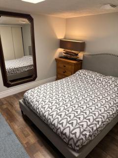 NORTH TORONTO - 2 Bdrm With WiFi and Parking near Yonge St - Toronto - 5