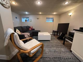 NORTH TORONTO - 2 Bdrm With WiFi and Parking near Yonge St - Toronto - 2