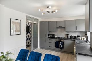 Large 5Bed House London Next CUH Free Parking - 1