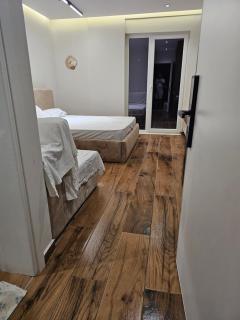 Dejvid's Apartment - Polisi i Vogël - 9