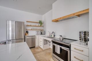 The Artist's Oasis on Alberta - Portland - 9