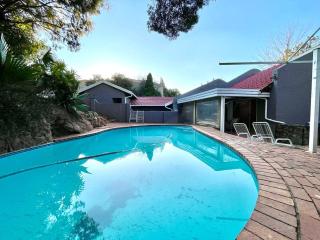 Suburban tranquility - Johannesburg - 9