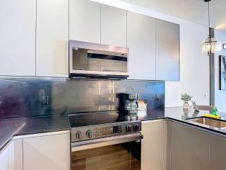 Spacious 3BR with Clubhouses and Splash Fun - 5