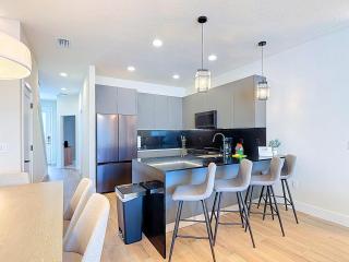 Spacious 3BR with Clubhouses and Splash Fun - 2