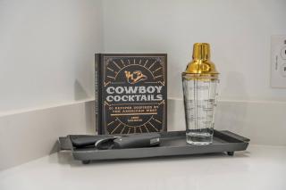 NEW! CowboyPool* 2Kings* Sleeps12* GroupTrip* - 3