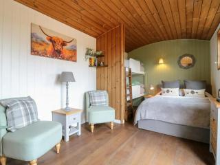 Luxury Shepherd Hut with Private Hot Tub - Swaffham Bulbeck - 7
