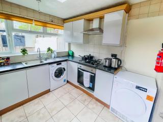 Home at Plaistow convenient to Custom House Excel and free parking - 3