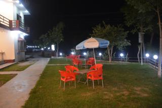 Budget Rooms with Garden by Galiyat Inn Balakot - Bālākot - 7