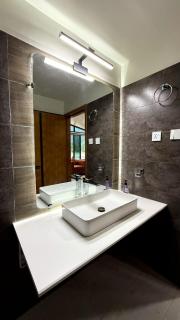 Roameo Resort - Shardi - 7