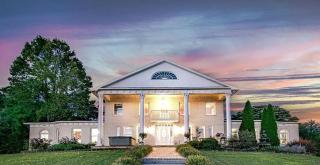 Mountain Top Mansion + Pet Friendly + Sleeps 24 + Asheville + Blue Ridge Parkway - Fletcher - 5