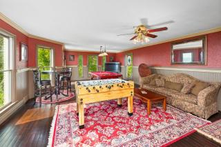 Mountain Top Mansion + Pet Friendly + Sleeps 24 + Asheville + Blue Ridge Parkway - Fletcher - 1