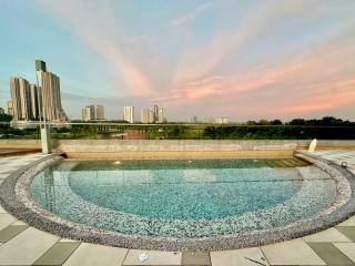 Cozy Suites Hijauan Medini Near Legoland 2B1B - - 3