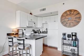 River FRONT | SuperHost | Free Parking! - 8