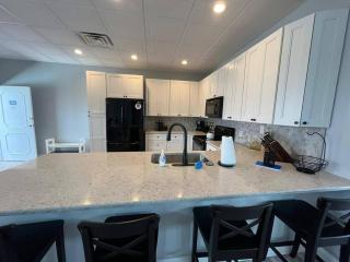 Oceanfront Balcony with Pool & BBQ - Regency Tower - 6