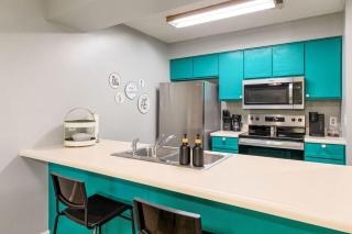 Birdie on the 17th Pool Pickleball Restaurant - 6