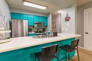 Birdie on the 17th Pool Pickleball Restaurant - 5